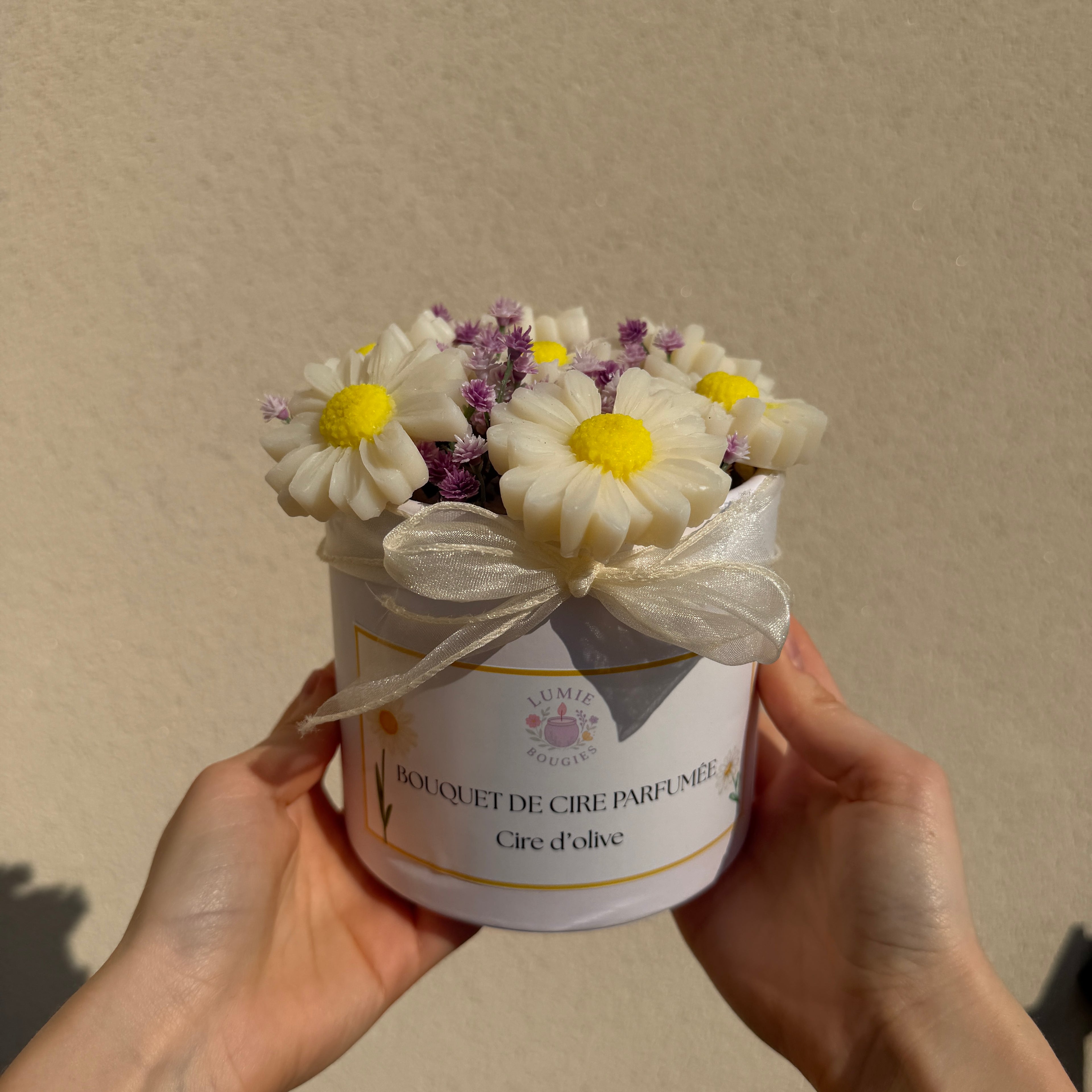 Bouquet parfumé de fondants (+ fleurs artificielles) - Senteur muguet 140g