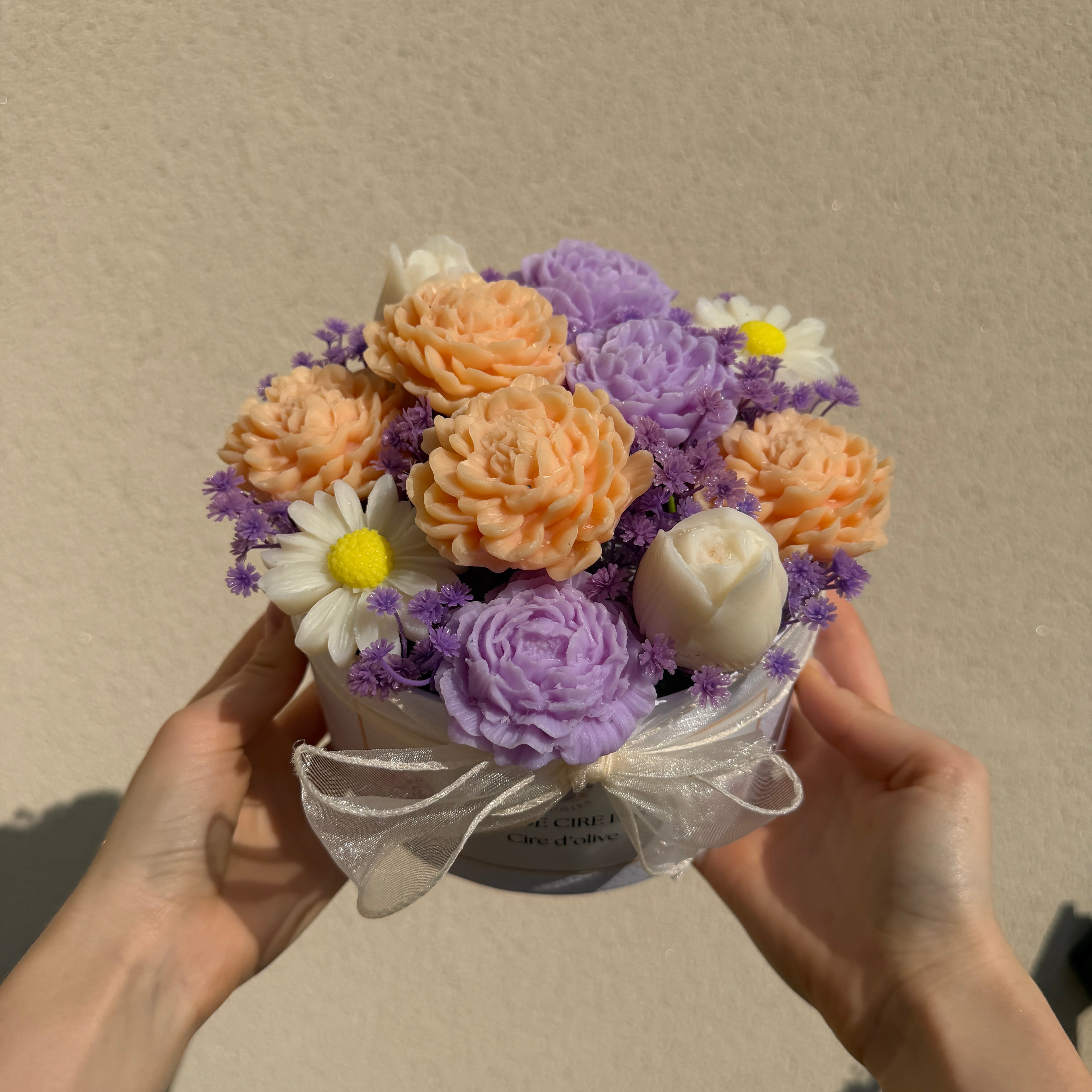 Bouquet parfumé de fondants (+ fleurs artificielles) - Senteur azalée du Japon 253g