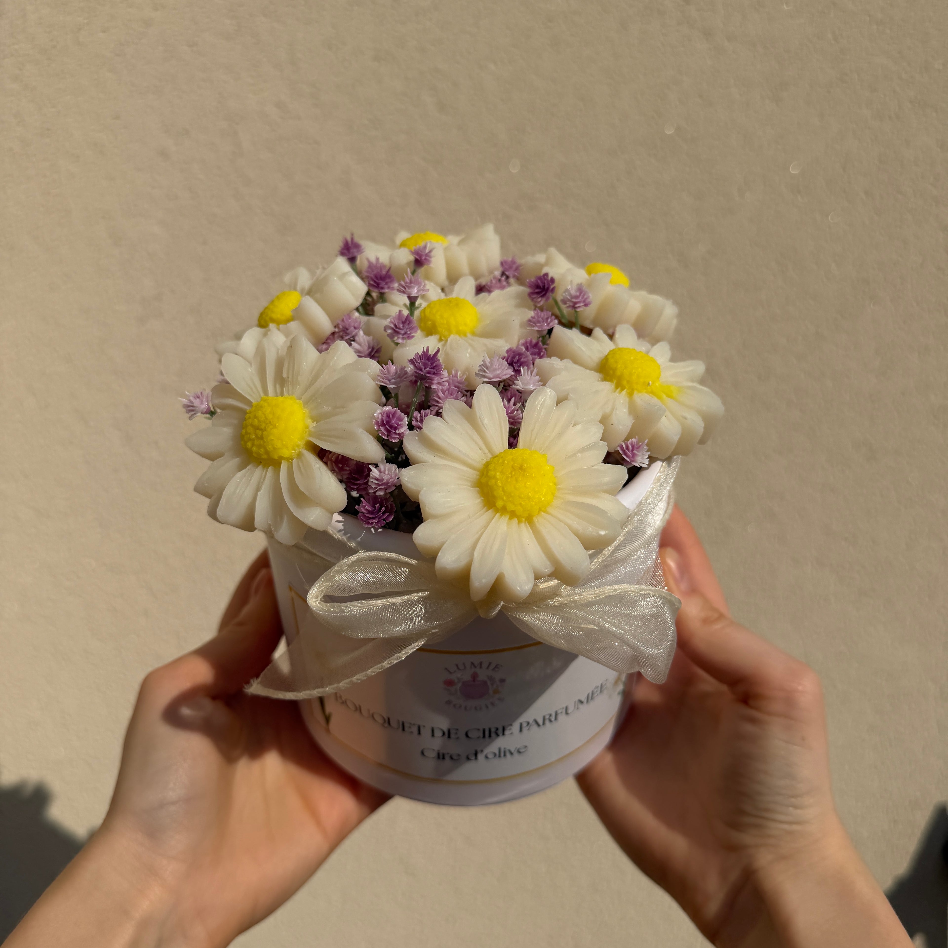 Bouquet parfumé de fondants (+ fleurs artificielles) - Senteur muguet 140g