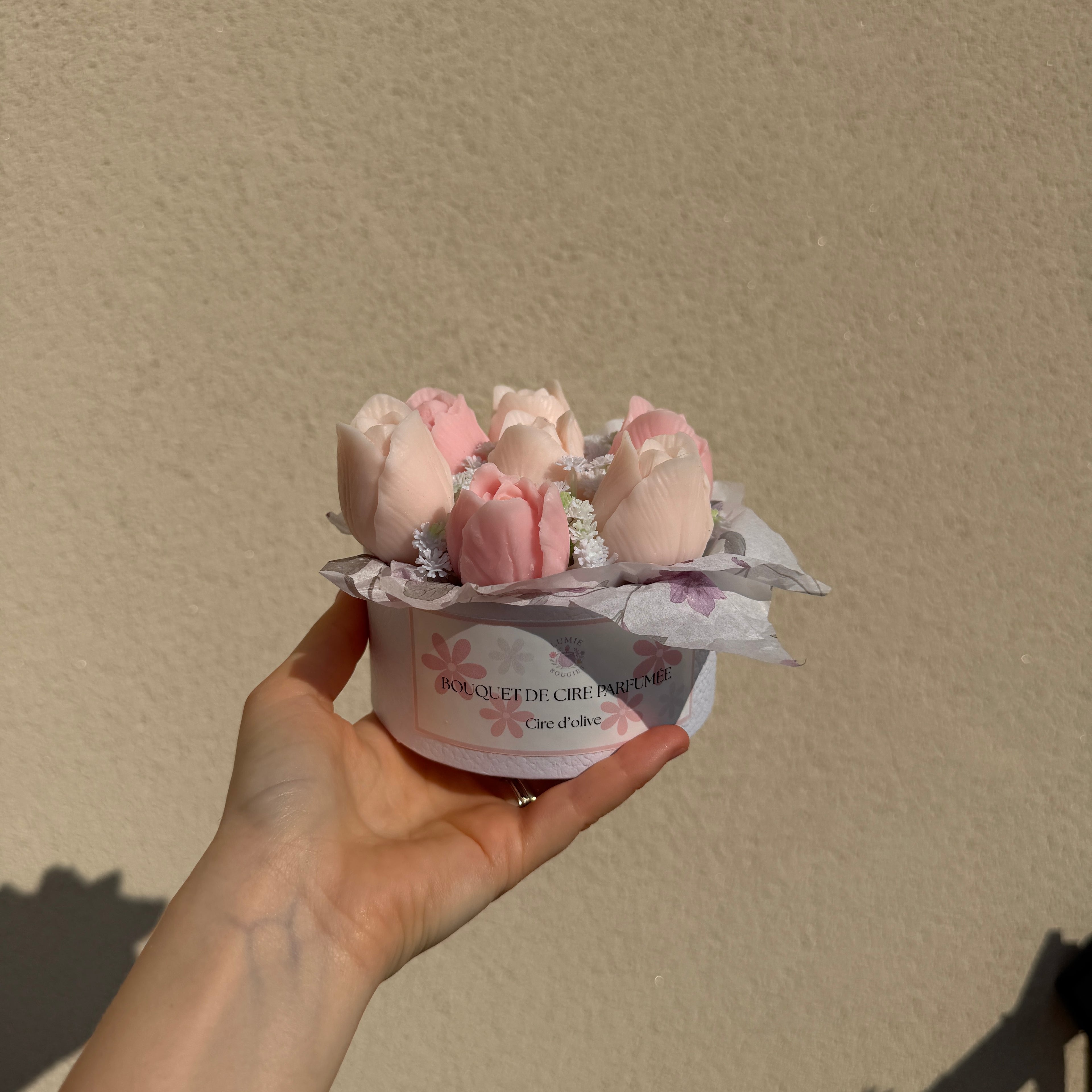 Bouquet parfumé de fondants (+ fleurs artificielles)- Senteur rose 150g