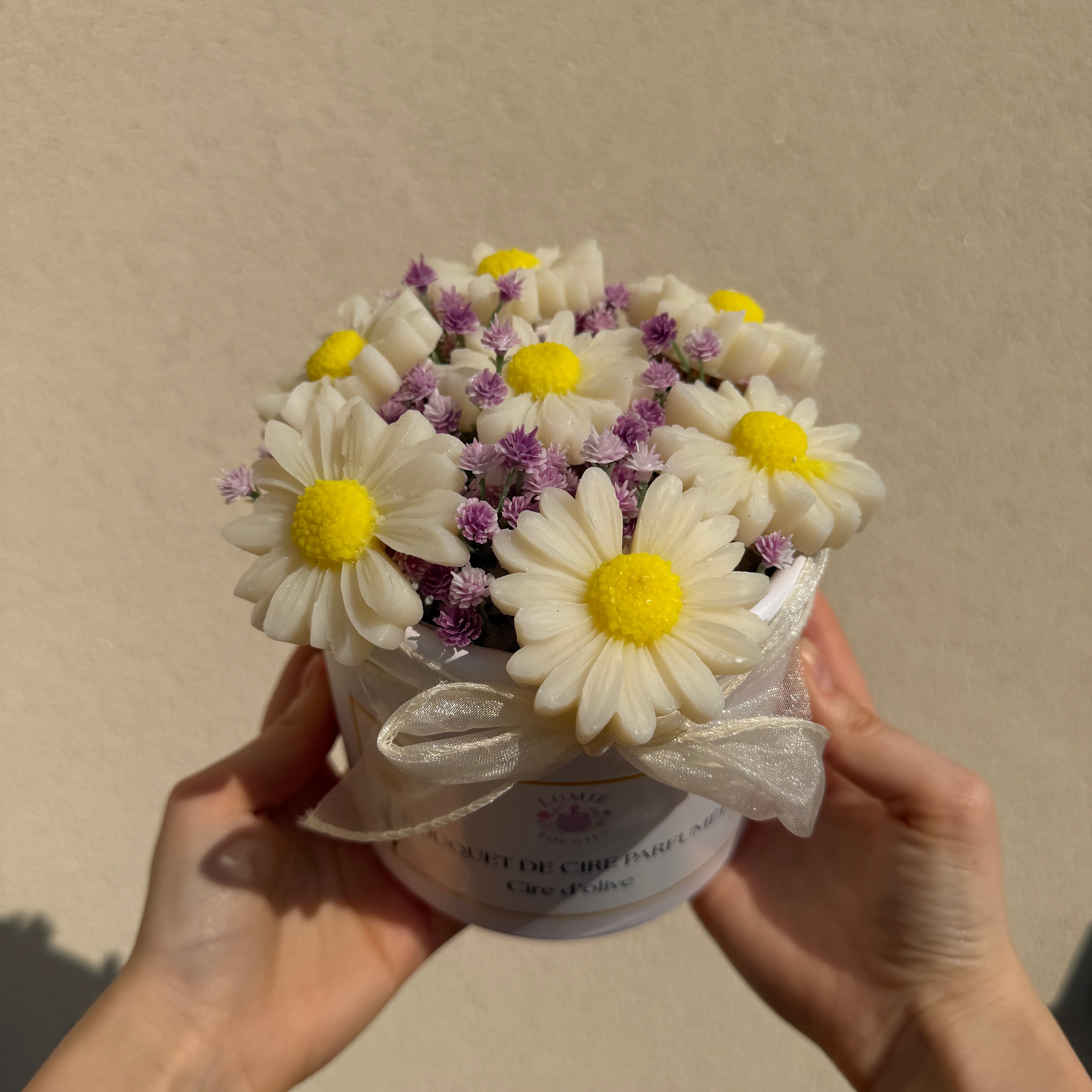 Bouquet parfumé de fondants (+ fleurs artificielles) - Senteur muguet 140g
