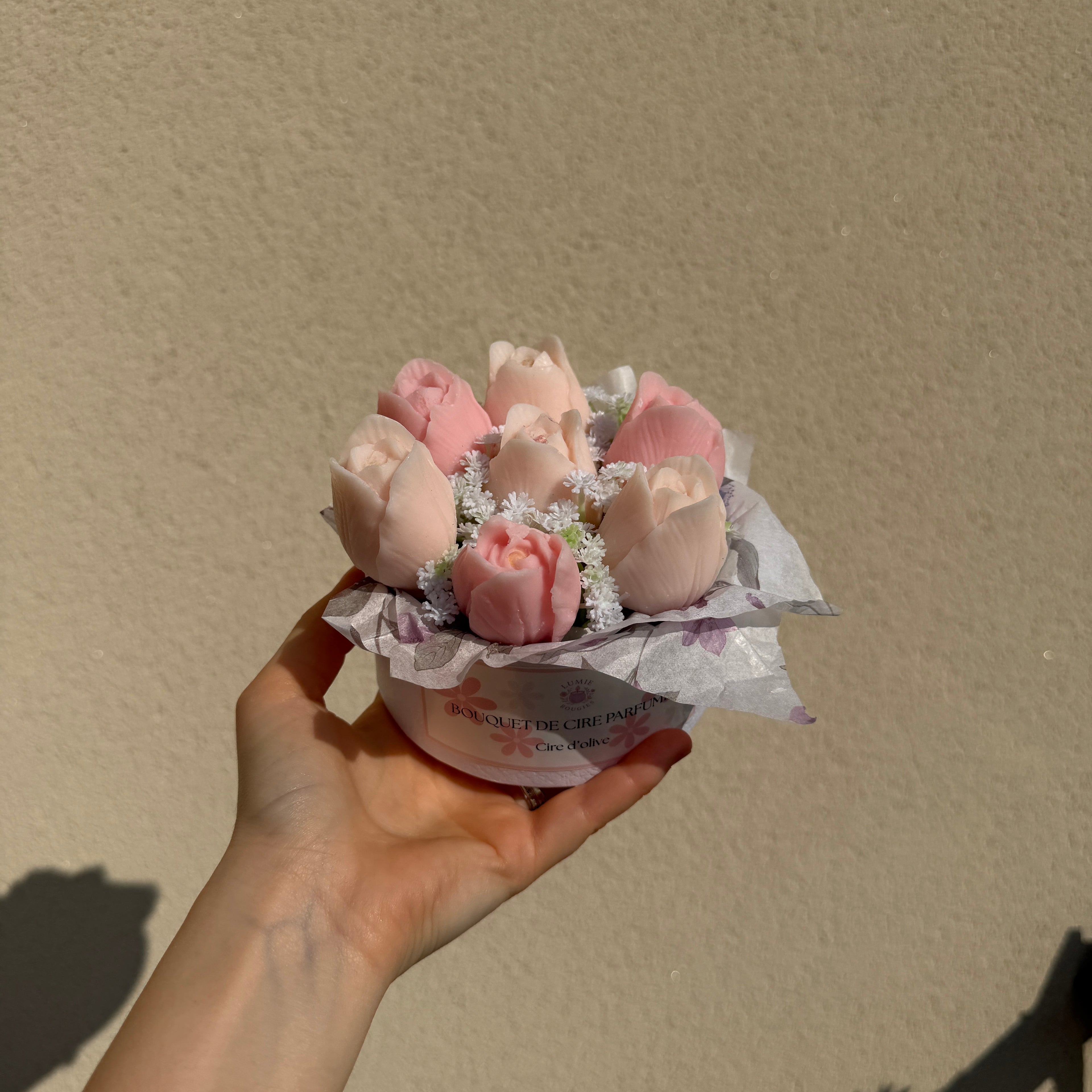 Bouquet parfumé de fondants (+ fleurs artificielles)- Senteur rose 150g