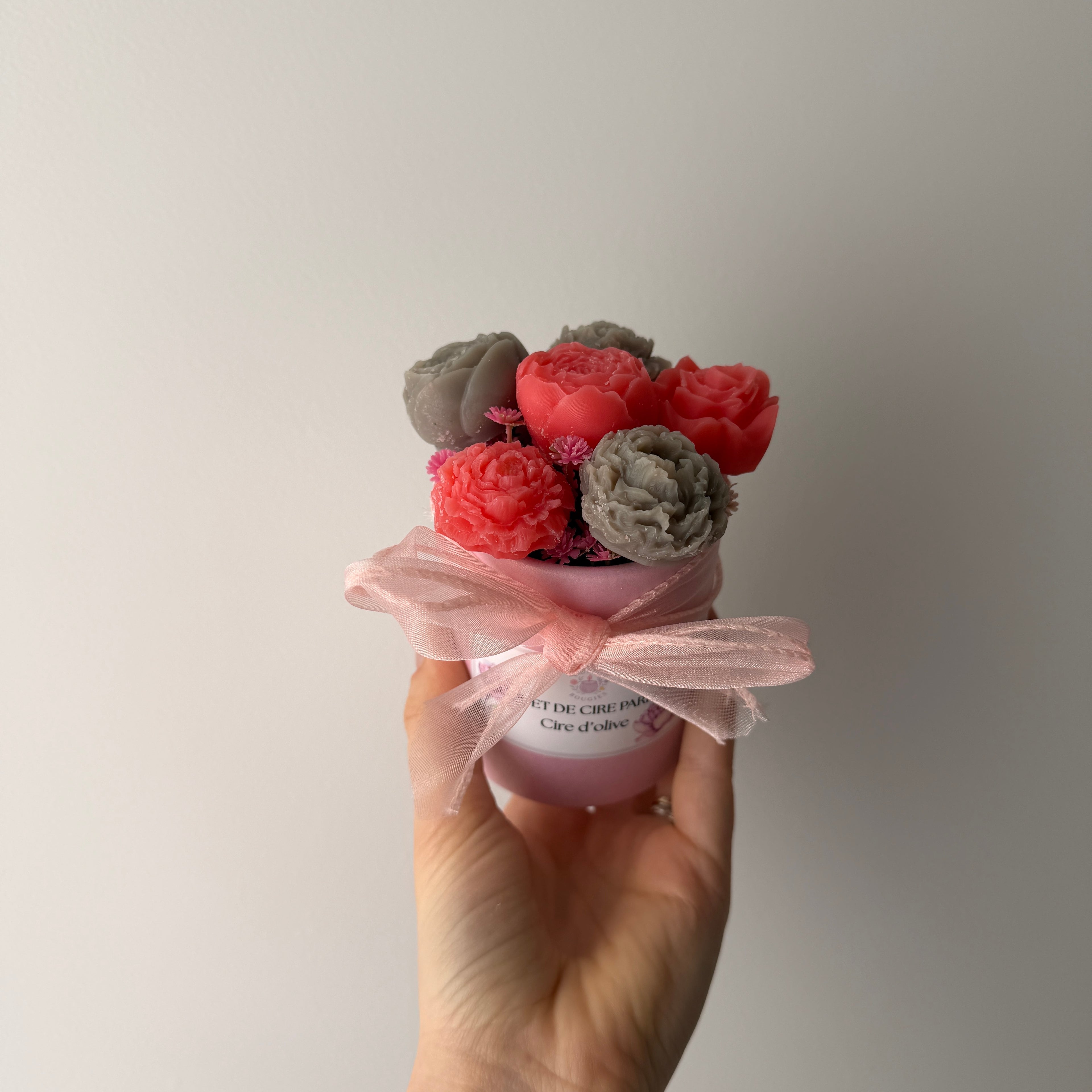 Bouquet parfumé de fondants (+ fleurs artificielles) - Senteur fleur de Sakura 85g socle rose